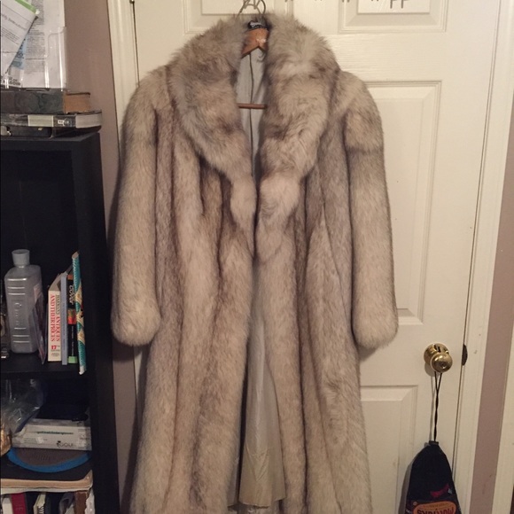 Signature fox fur coat with belt - Picture 3 of 3